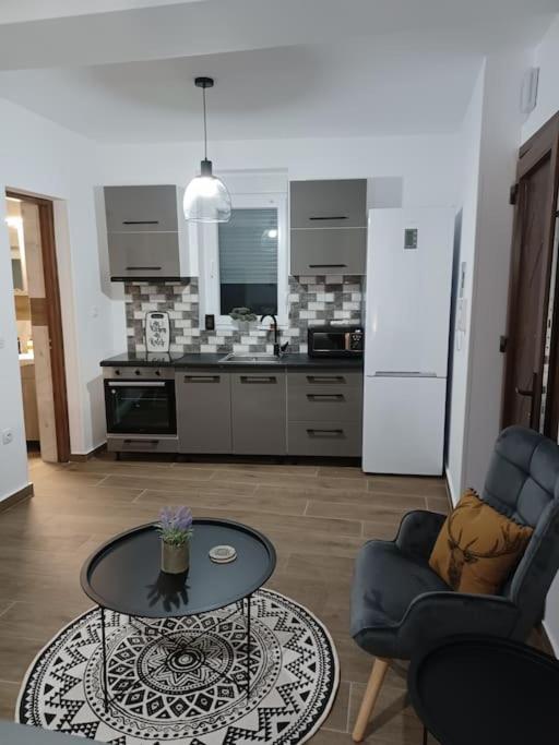Petite Suite With Backyard. Mytilíni エクステリア 写真