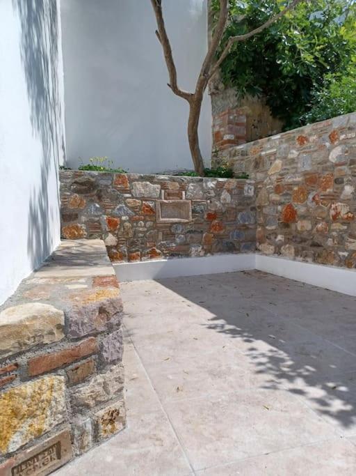 Petite Suite With Backyard. Mytilíni エクステリア 写真